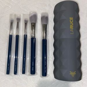 Laruce brush set w/ travel case